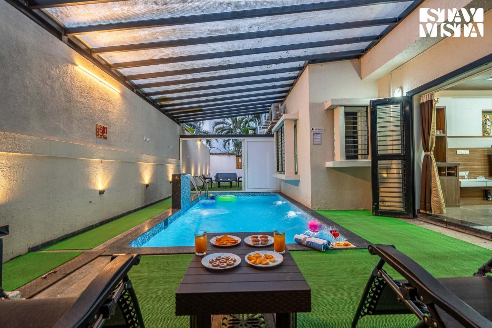 Serenity Meadows With Pool By Veo - Part Of Stayvista Nashik Dış mekan fotoğraf